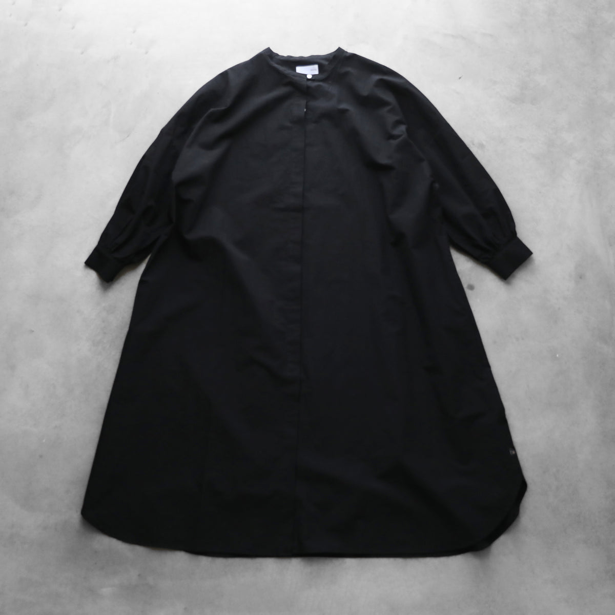 【HUIS】綿ウールタイプライタークロスバルーンスリーブワンピース（ブラック）【レディス】【U212-8050-09BLK】