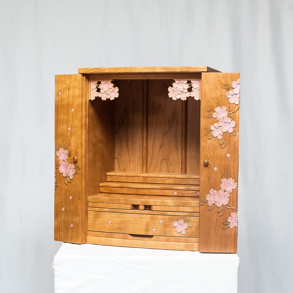 彩色仏壇 大 ［ 里桜 ／ 曲面扉 ］ | 大坂屋家具店